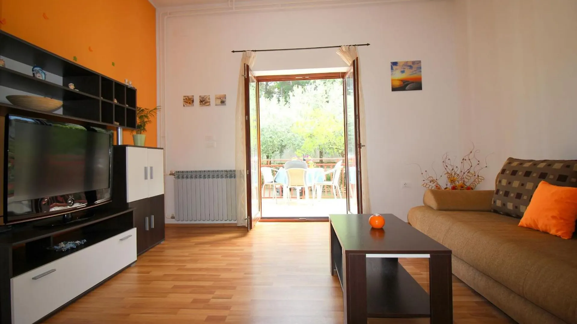 Apartment Ema In Ruhiger Lage Mit Parkplatz Im Hof Porec