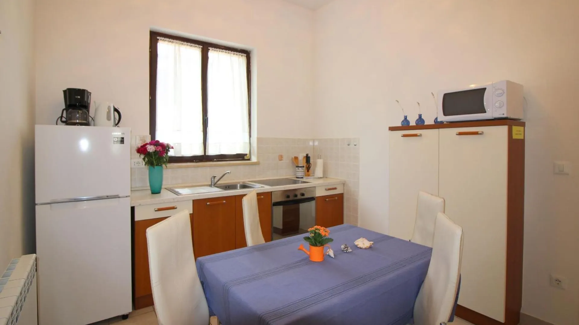 Apartment Ema In Ruhiger Lage Mit Parkplatz Im Hof Porec 0*,