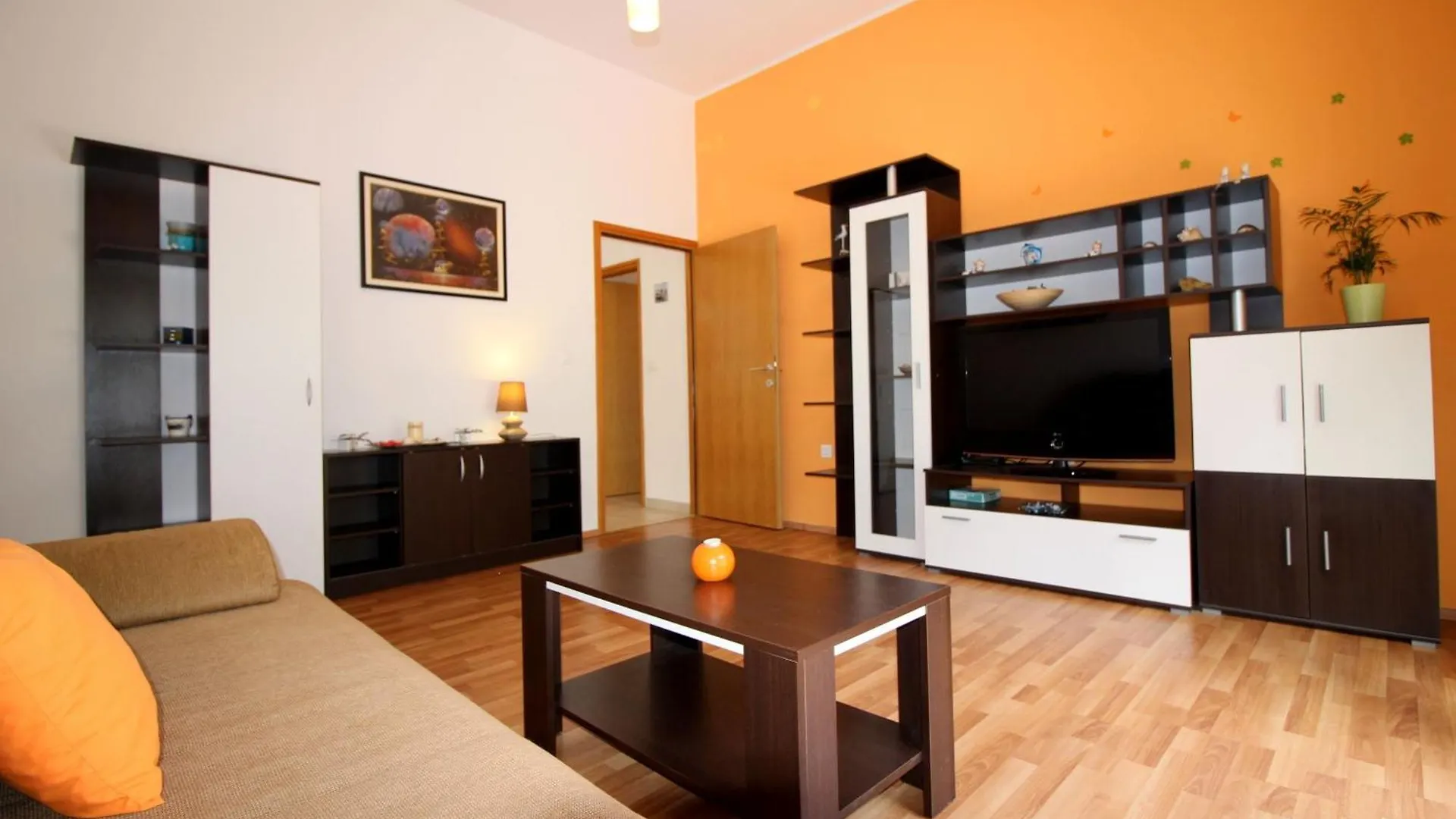 Apartment Ema In Ruhiger Lage Mit Parkplatz Im Hof Porec