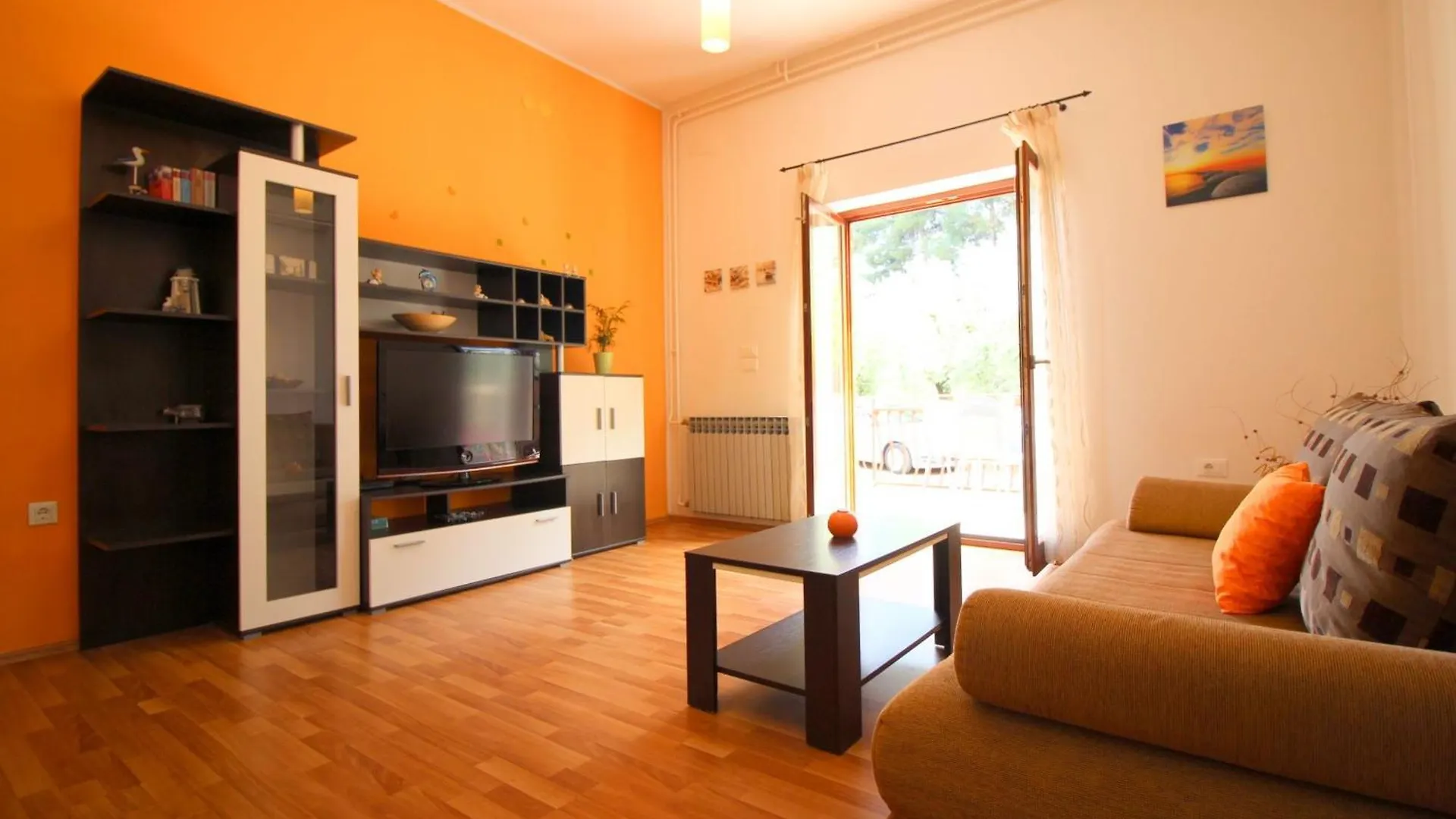 Apartment Ema In Ruhiger Lage Mit Parkplatz Im Hof Porec